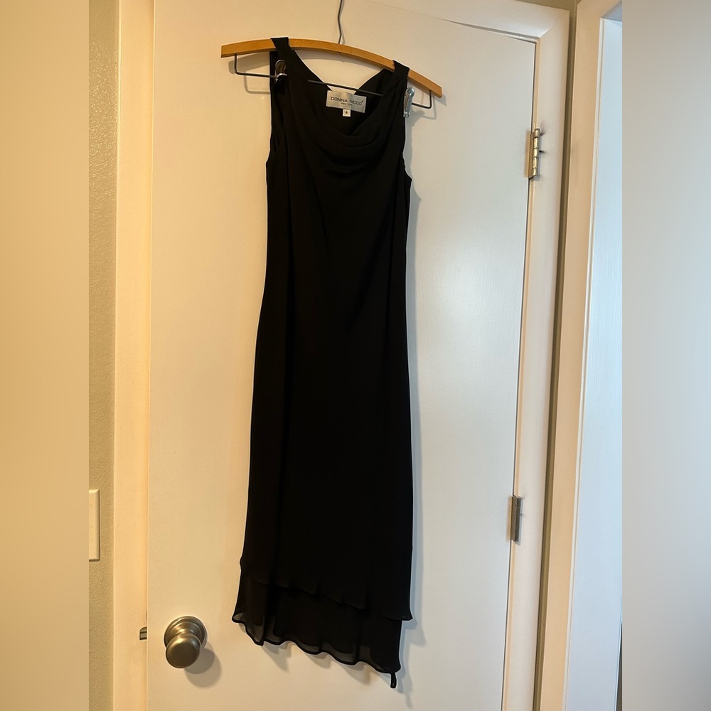 Black Mid Length Cocktail Dress. Donna Ricco Size 4.